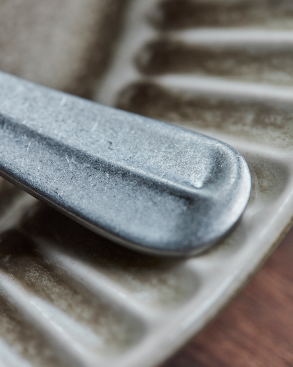 Assortiment de couverts argentés brossé