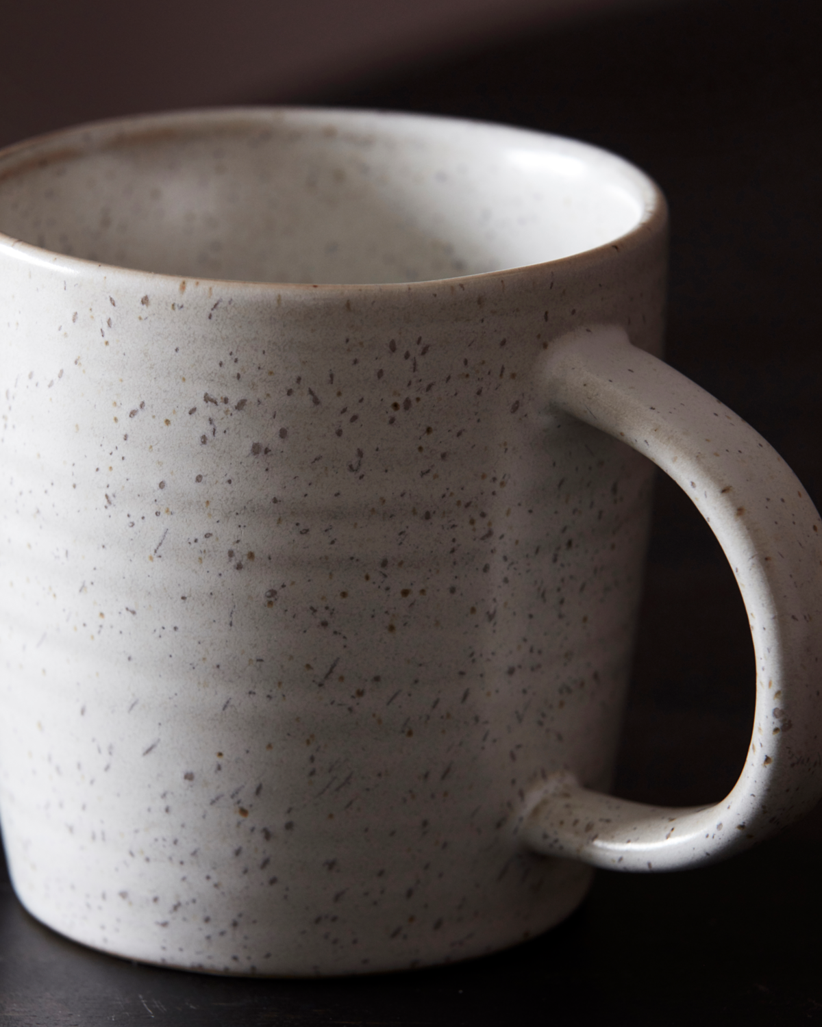 Pion Grande tasse en grès blanc crème-gris