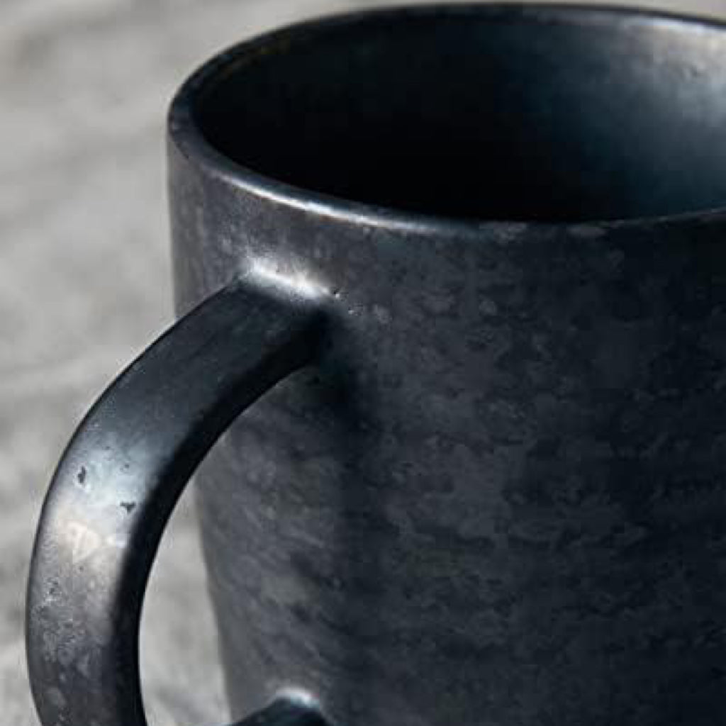 Pion Grande tasse en grès noire
