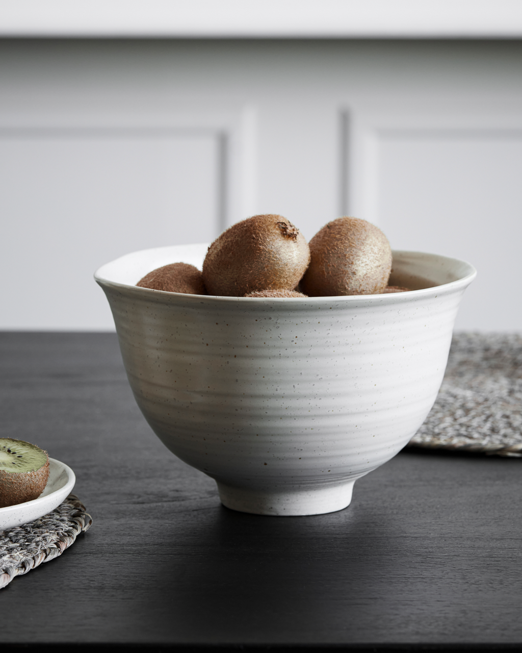 Pion Grand bol en grès blanc crème-gris